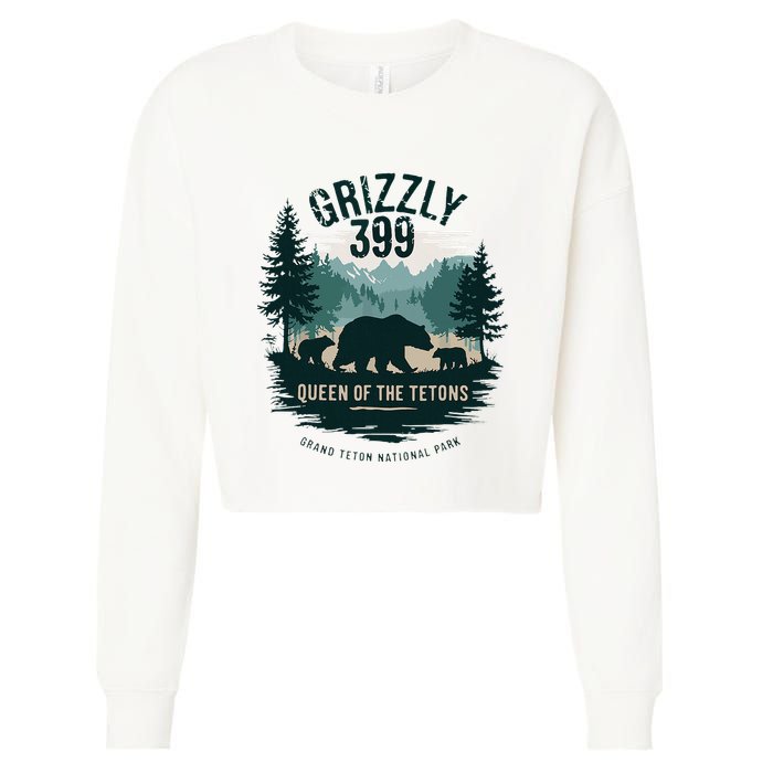 Retro Bear Queen Of The Tetons Grizzly 399 National Park Cropped Pullover Crew