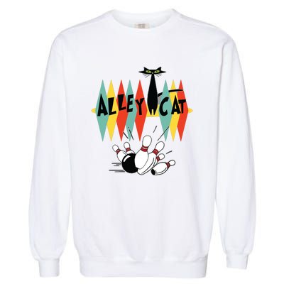 Retro Bowling Tee Vintage Bowler Alley Cat Vintage Garment-Dyed Sweatshirt