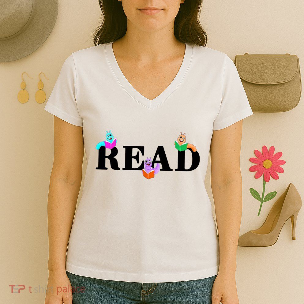 Read Cute Book Worms Women's V-Neck T-Shirt