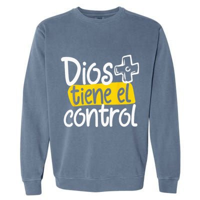 Regalo Cristiano En Espanol Christian Spanish Dios Tiene Con Garment-Dyed Sweatshirt