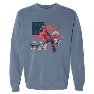 Red Cardinal Floral Flag Design Patriotic Birdwatching Garment-Dyed Sweatshirt