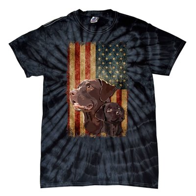 Retro Chocolate Lab With Usa Flag Gift Chocolate Lab Dad Mom Tie-Dye T-Shirt