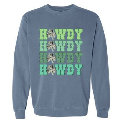 Retro Cowhide Western Howdy St Patricks Day Irish Shamrock Garment-Dyed Sweatshirt