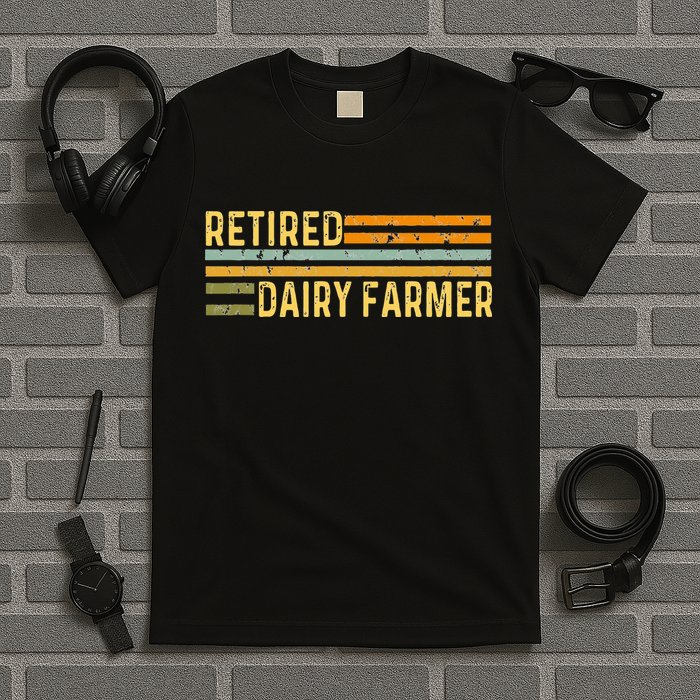 Retired Dairy Farmer Distressed Retirement Retire Cow Cattle T-Shirt