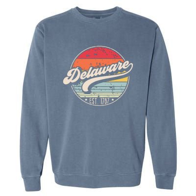 Retro Delaware Home State De Cool 70s Style Sunset Garment-Dyed Sweatshirt