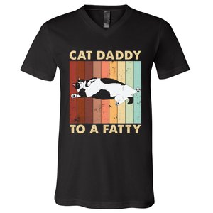 Retro Fat Chonk Dad Funny Cat Daddy To A Fatty V-Neck T-Shirt