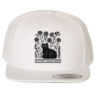 Retro Foxtrots Deltas Tangos Flower Art Cat In Flowers V-Neck Wool Snapback Cap