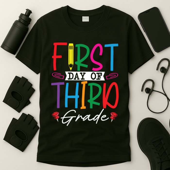 Retro First Day Of Third Grade Team Students Back To School T-Shirt