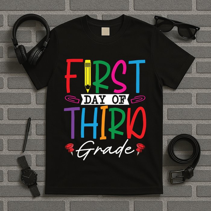 Retro First Day Of Third Grade Team Students Back To School T-Shirt