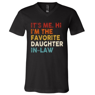 Retro Fathers Day Its Me Hi I'm The Favorite Daughter in Law V-Neck T-Shirt