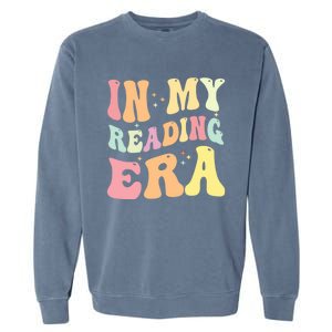 Retro Groovy In My Reading Era Book Lovers Book Reader Gift Garment-Dyed Sweatshirt