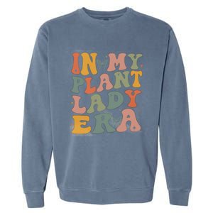 Retro Groovy In My Plant Lady Era Xmas Gardening Plant Mom Gift Garment-Dyed Sweatshirt