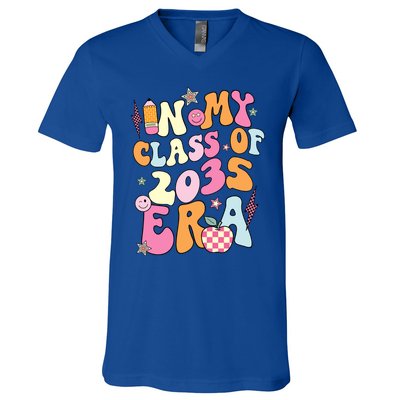 Retro Groovy In My Class Of 2035 Era Class Of 2035 Graduate Cool Gift V-Neck T-Shirt