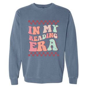 Retro Groovy In My Reading Era Book Lovers Book Reader Gift Garment-Dyed Sweatshirt