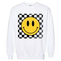 Retro Happy Face 70s Distressed Checkered Pattern Smile Face Garment-Dyed Sweatshirt