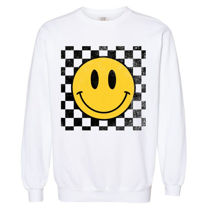 Retro Happy Face 70s Distressed Checkered Pattern Smile Face Garment-Dyed Sweatshirt