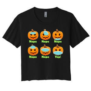 Right And Wrong Way To Wear Masks Pumpkins Women's Crop Top Tee