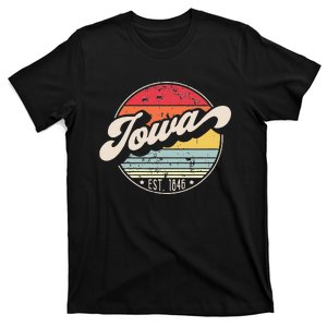 Retro Iowa Home State IA Cool 70s Style Sunset T-Shirt