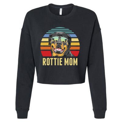 Rottie Mom Rottweiler Dog Vintage Retro Sunset Beach Vibe Cropped Pullover Crew