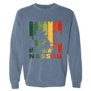 Retro Nassau Bahamas Beach Fan Palm Tree Cool Souvenir Garment-Dyed Sweatshirt