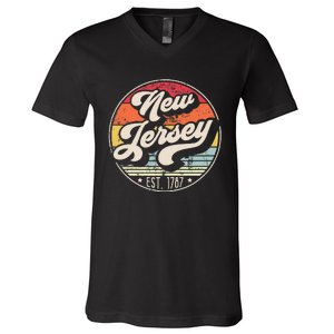 Retro New Jersey Home State Nj Cool 70s Style Sunset V-Neck T-Shirt