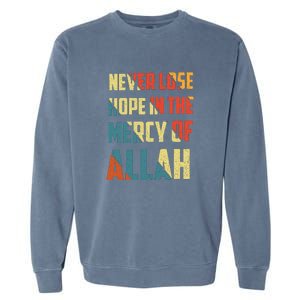 Retro Never Lose Hope In The Mercy Of Allah Gift For Ramadan Kareem Garment-Dyed Sweatshirt