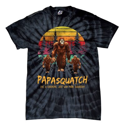 Retro Papa Squatch Like A Grandpa Funny Bigfoot Sasquatch Tie-Dye T-Shirt