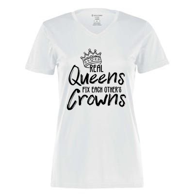 'Real Queens Fix Each Others Crowns' Cute Gift Women's Momentum V-Neck T-Shirt