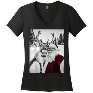 Reindeer Selfie Christmas Party Selfie Funny Reindeer Xmas Women's V-Neck T-Shirt