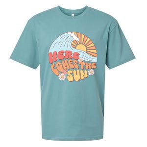 Retro Summer Here Comes The Sun Boho Groovy Gift Funny Gift Sueded Cloud Jersey T-Shirt