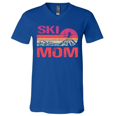 Retro Ski Mom Sunset Winter Skiing Mom Gift V-Neck T-Shirt