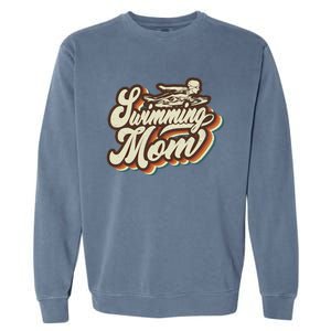 Retro Swimming Mom Sports Mama Mothers Day Gift Garment-Dyed Sweatshirt