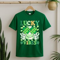 Retro St Patricks Day Lucky Vibes Peace Smiley Emoji T-Shirt