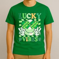 Retro St Patricks Day Lucky Vibes Peace Smiley Emoji T-Shirt
