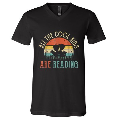 Reading Teacher All The Cool Ki'ds Are Reading Book V-Neck T-Shirt