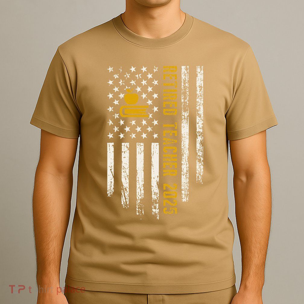 Retired Teacher Class 2025 Vintage Us Flag School Retirement T-Shirt