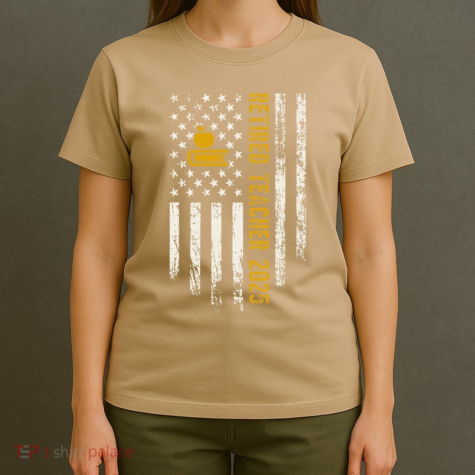 Retired Teacher Class 2025 Vintage Us Flag School Retirement T-Shirt