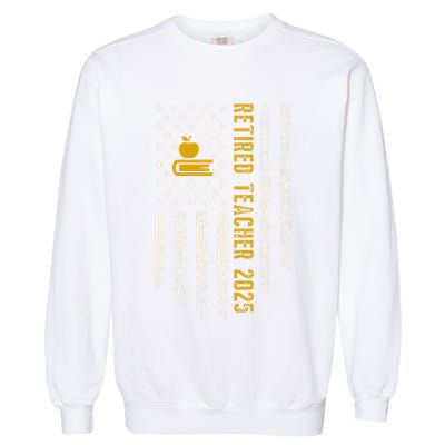Retired Teacher Class 2025 Vintage Us Flag School Retirement Garment-Dyed Sweatshirt