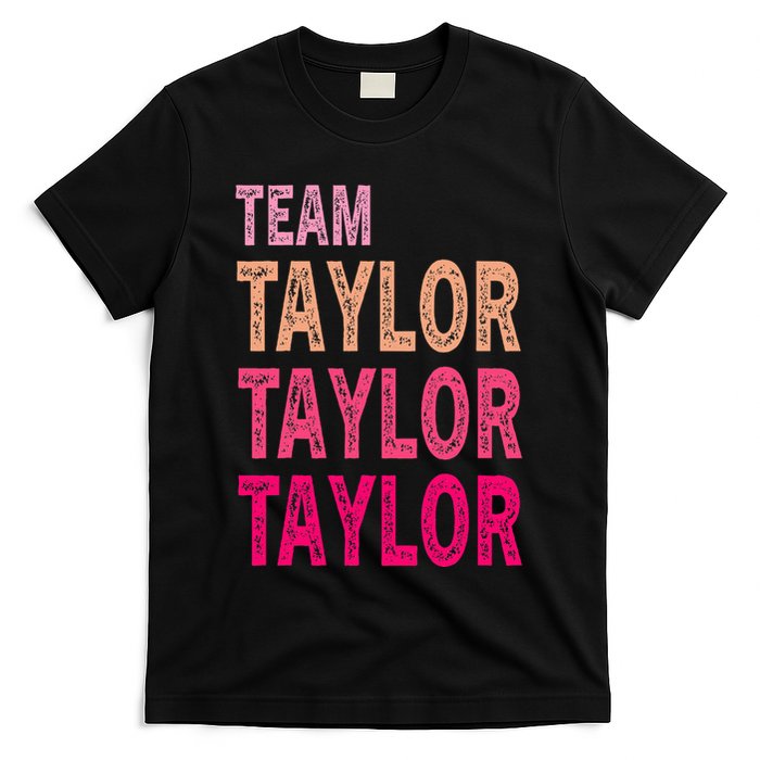 Retro T.AYLOR First Name Personalized Groovy Birthday T-Shirt