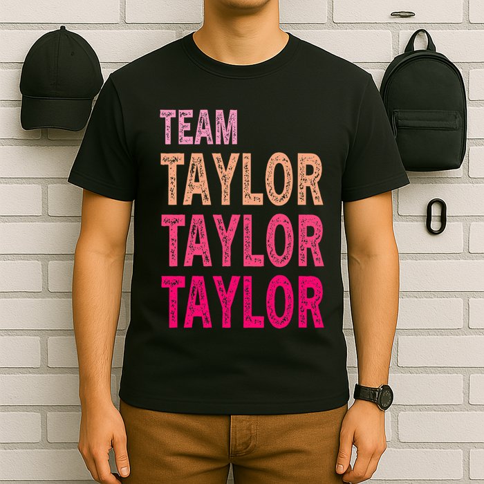 Retro T.AYLOR First Name Personalized Groovy Birthday T-Shirt
