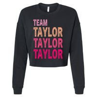 Retro T.AYLOR First Name Personalized Groovy Birthday Cropped Pullover Crew