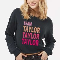 Retro T.AYLOR First Name Personalized Groovy Birthday Cropped Pullover Crew