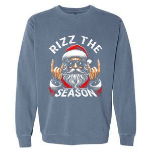 Rizz The Season Funny Christmas Rizzmas Santa Teens Garment-Dyed Sweatshirt