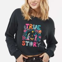 Retro True Story Christmas Nativity Scene Jesus Cross Xmas Cropped Pullover Crew