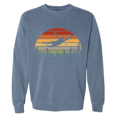 Retro Ultimate Frisbee Player Men Women Vintage Flying Disc Garment-Dyed Sweatshirt