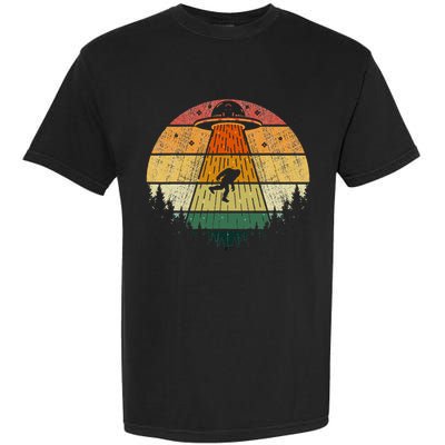Retro Vintage Bigfoot Ufo Abduction Funny Sasquatch Aliens Garment-Dyed Heavyweight T-Shirt