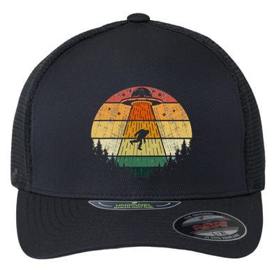 Retro Vintage Bigfoot Ufo Abduction Funny Sasquatch Aliens Flexfit Unipanel Trucker Cap