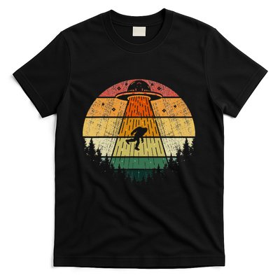 Retro Vintage Bigfoot Ufo Abduction Funny Sasquatch Aliens T-Shirt