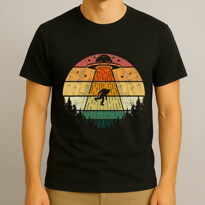 Retro Vintage Bigfoot Ufo Abduction Funny Sasquatch Aliens T-Shirt