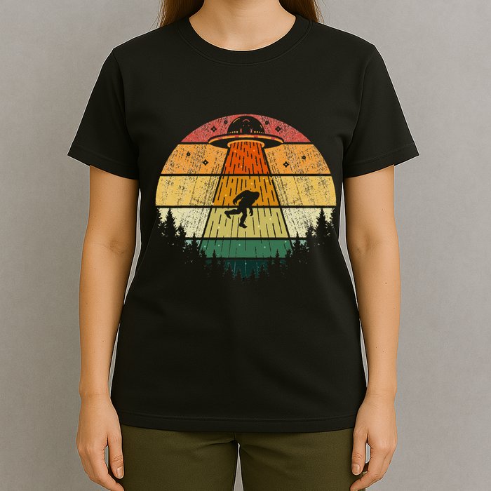 Retro Vintage Bigfoot Ufo Abduction Funny Sasquatch Aliens T-Shirt